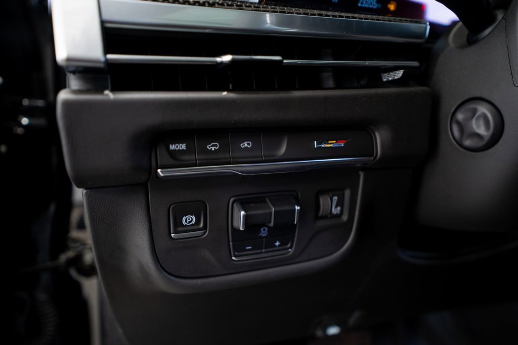 Used 2025 Cadillac Escalade ESV V image 34