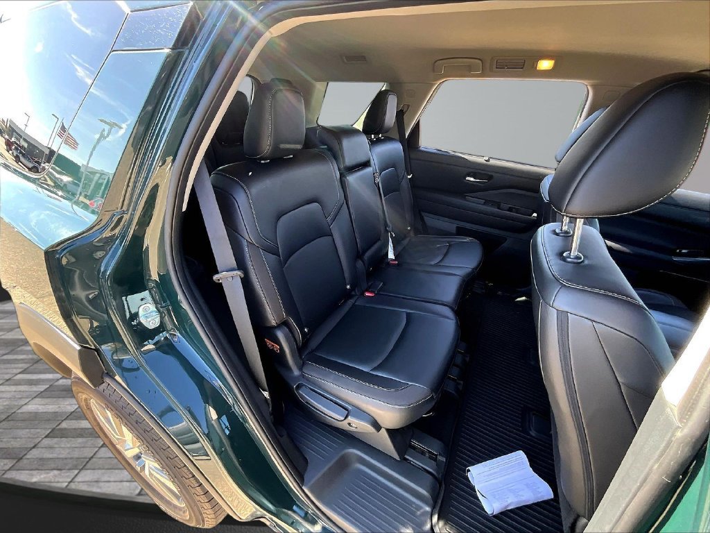 Used 2023 Nissan Pathfinder SL AWD/4WD image 27