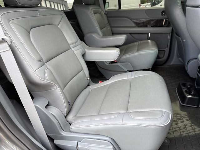 Used 2018 Lincoln Navigator Select AWD/4WD image 25