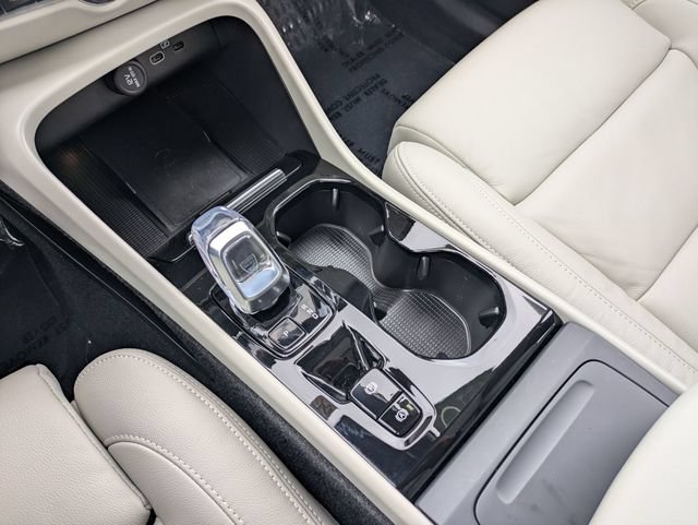 Certified 2023 Volvo XC40 B5 Ultimate AWD/4WD image 25