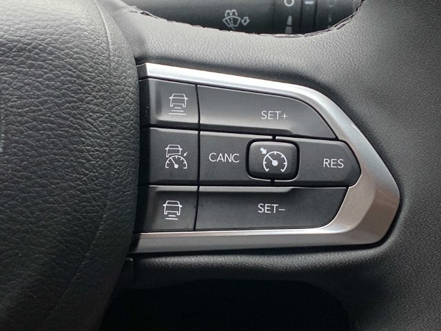 Used 2023 Jeep Compass Latitude w/ Sun and Sound Group AWD/4WD image 19