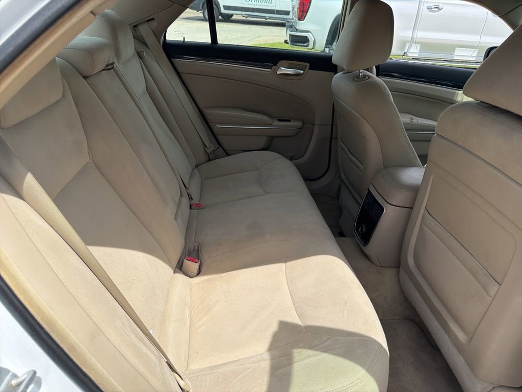 Used 2011 Chrysler 300 RWD image 16
