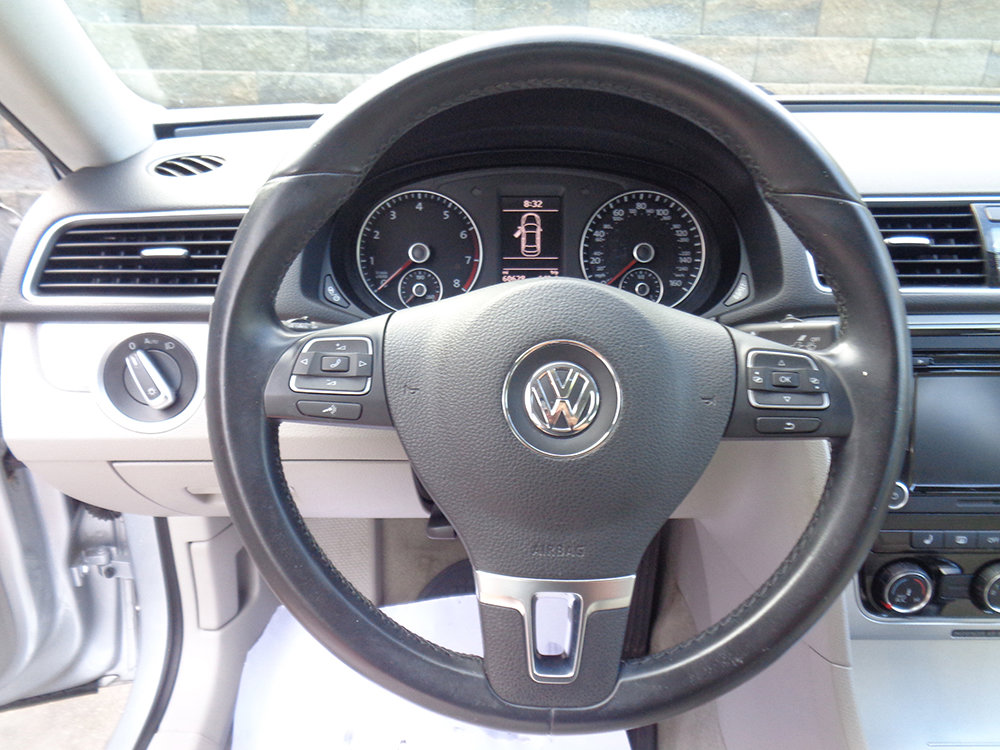 Used 2013 Volkswagen Passat 2.5 SE FWD image 21