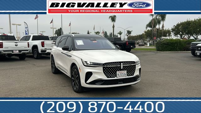 Used 2024 Lincoln Nautilus Reserve image 1