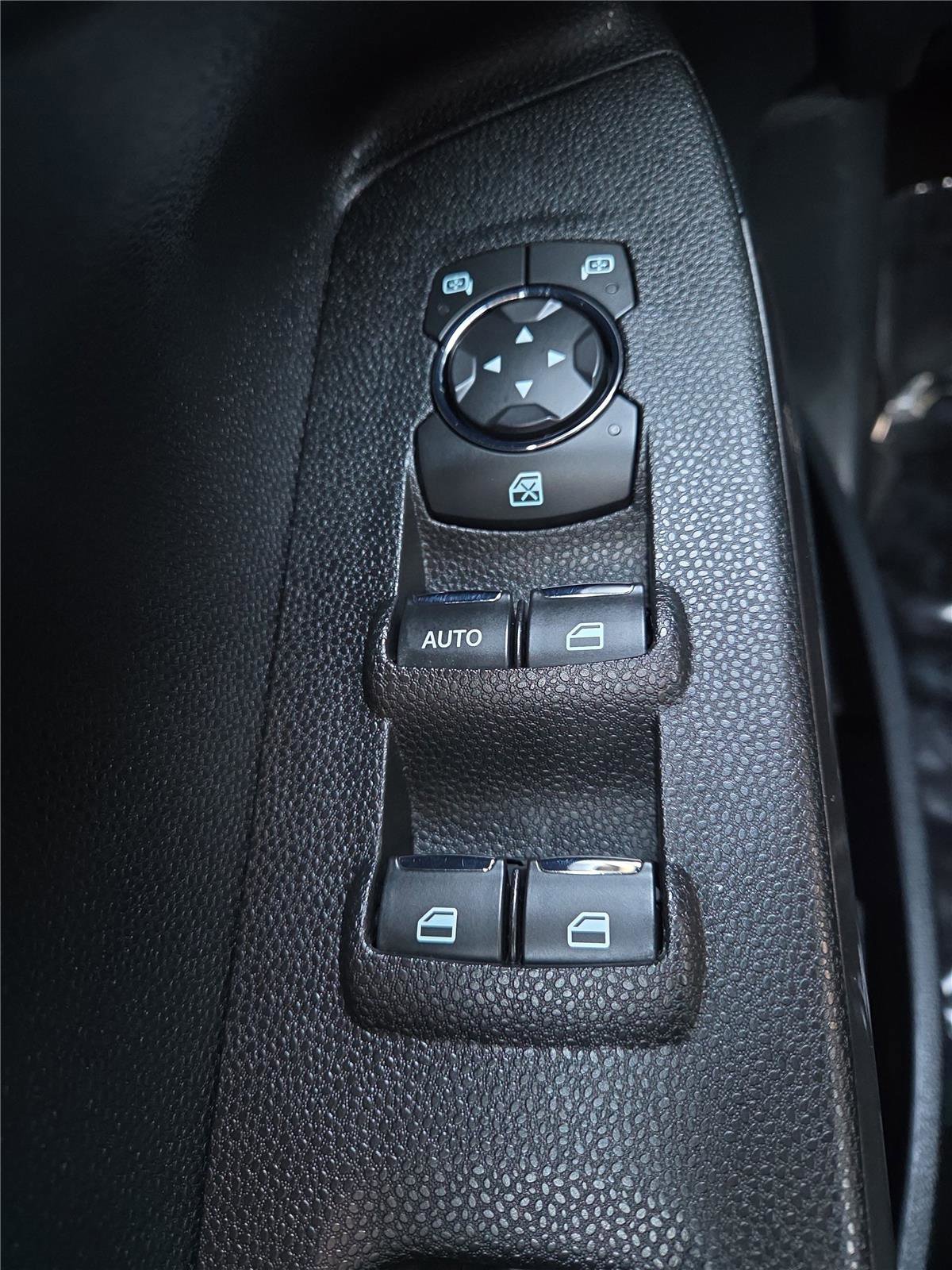 Used 2021 Ford EcoSport SE w/ SE Convenience Package image 15