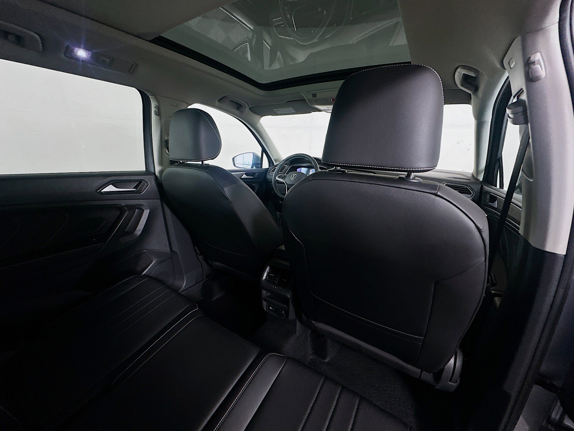 Used 2022 Volkswagen Tiguan SE image 28