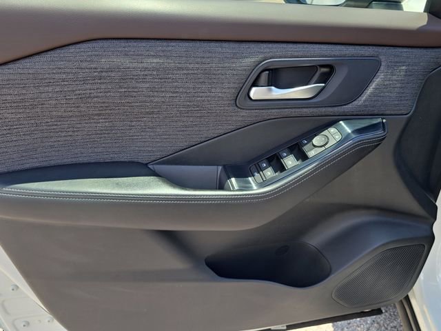 Certified 2023 Nissan Rogue SV FWD image 17