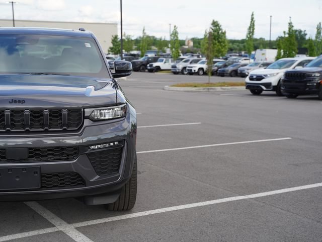 New 2026 Jeep Grand Cherokee L Limited w/ Limited Altitude Package AWD/4WD image 39