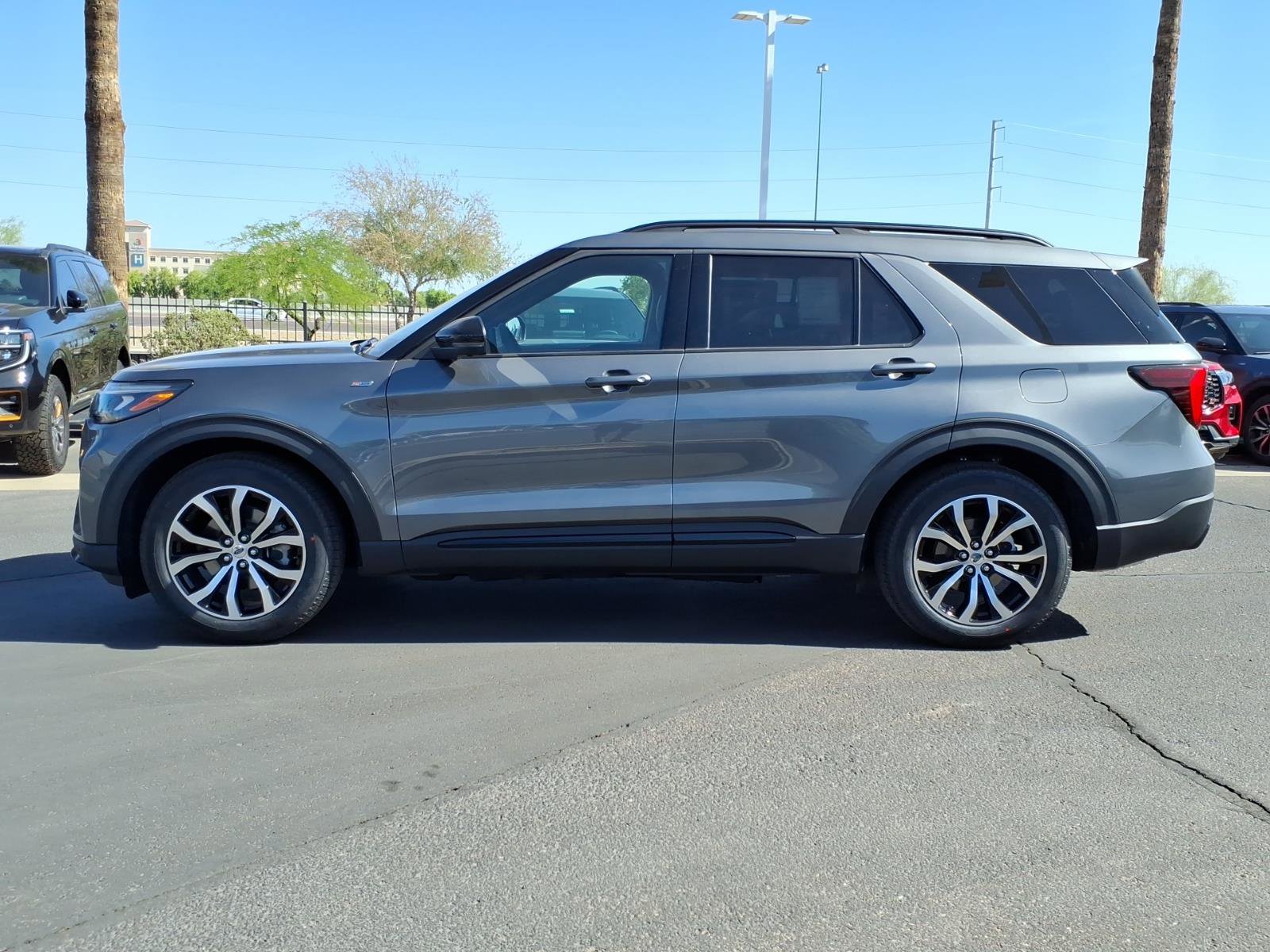 New 2026 Ford Explorer ST-Line RWD image 2