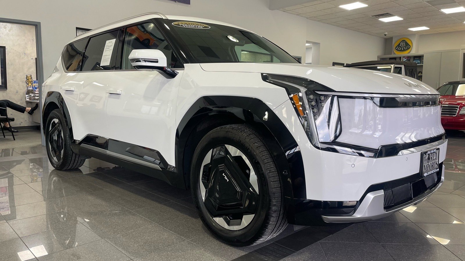 Used 2025 Kia EV9 Land w/ Towing Package image 6