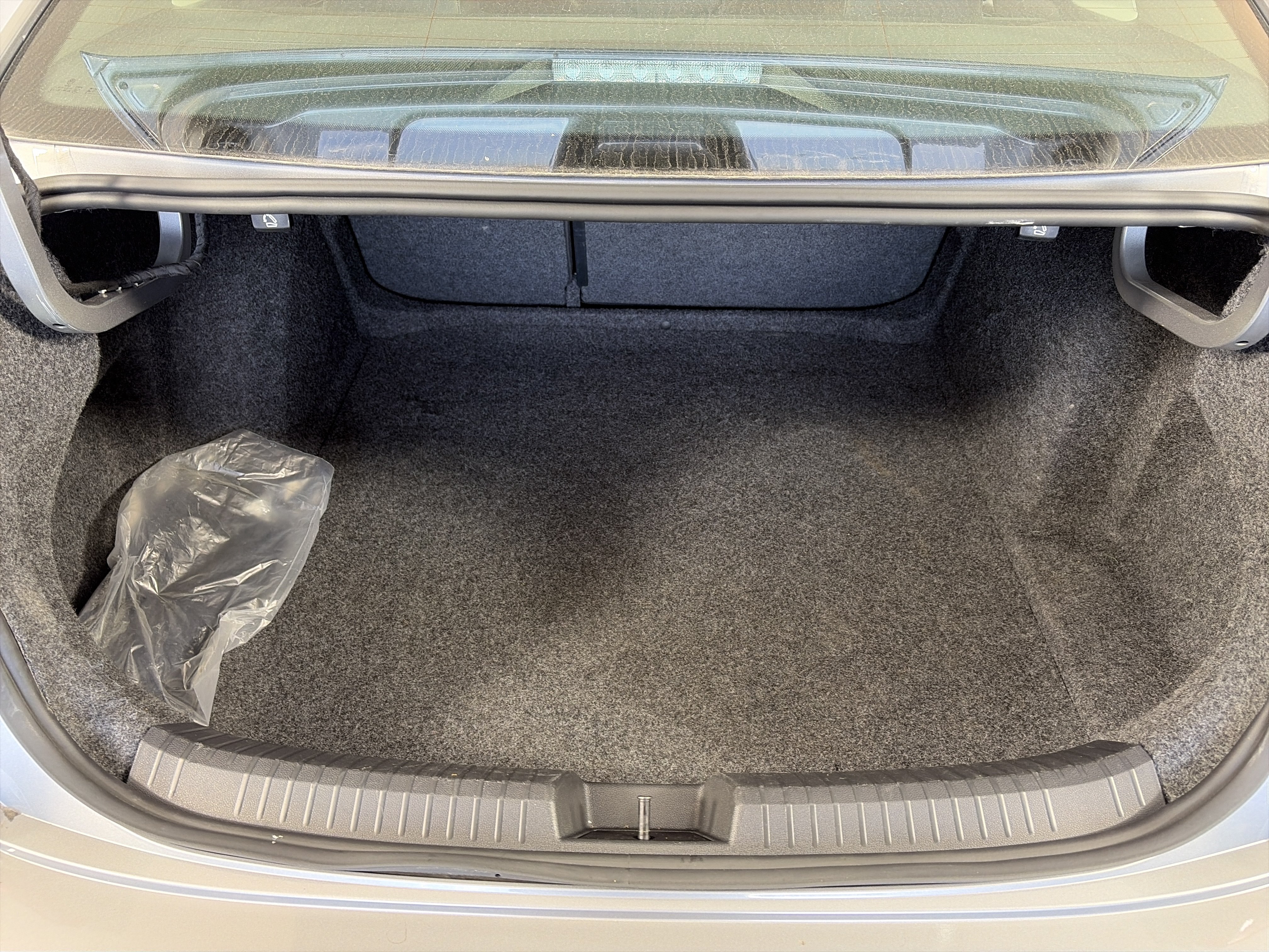 Used 2025 Volkswagen Jetta SE FWD image 13