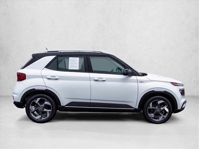 Used 2023 Hyundai Venue Limited image 4
