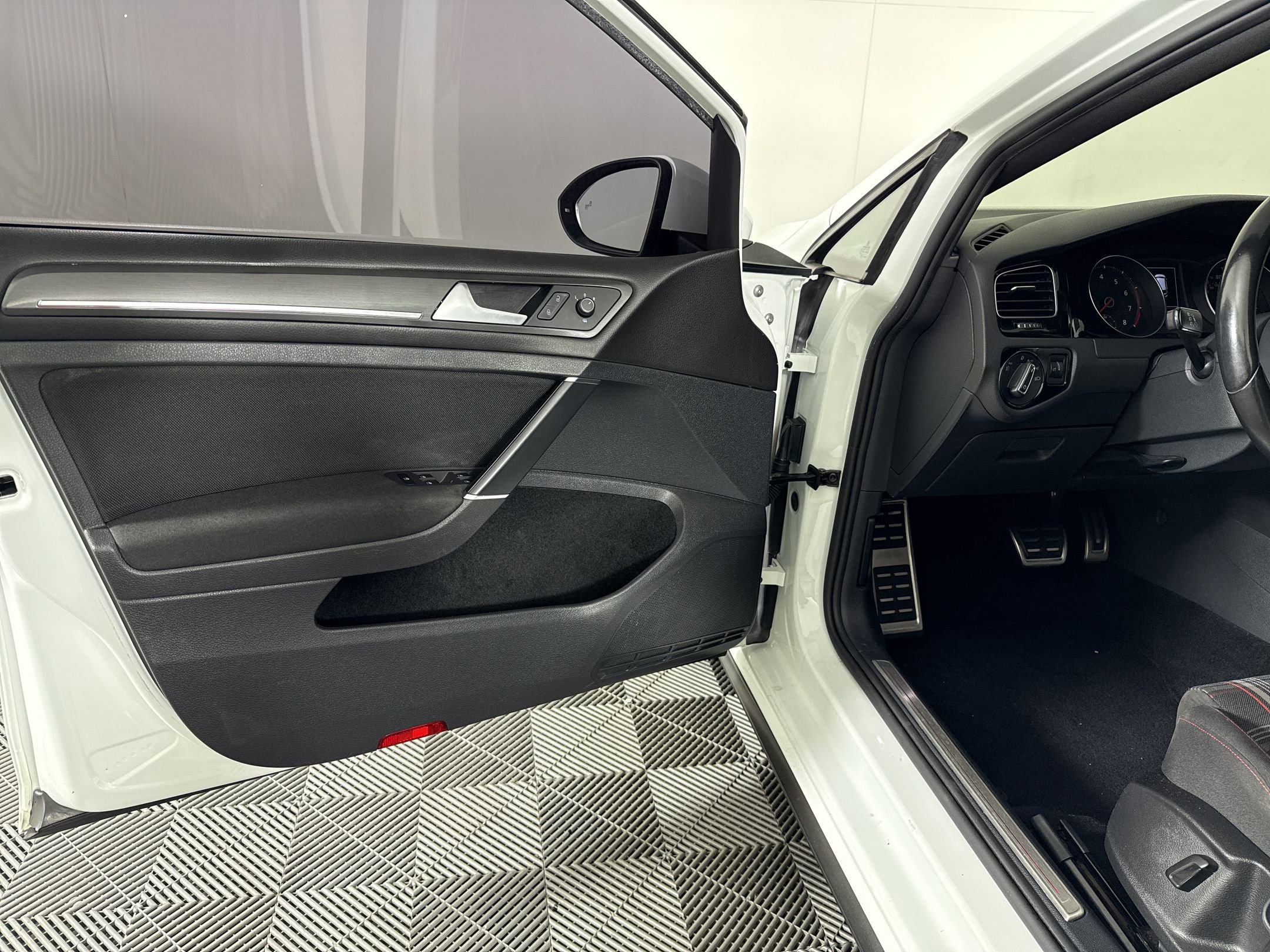Used 2020 Volkswagen GTI S FWD image 5