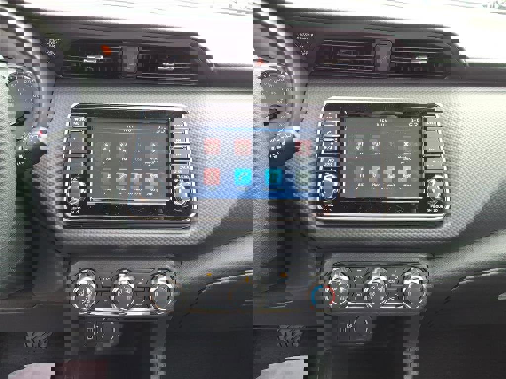 New 2025 Nissan Kicks Play S image 9