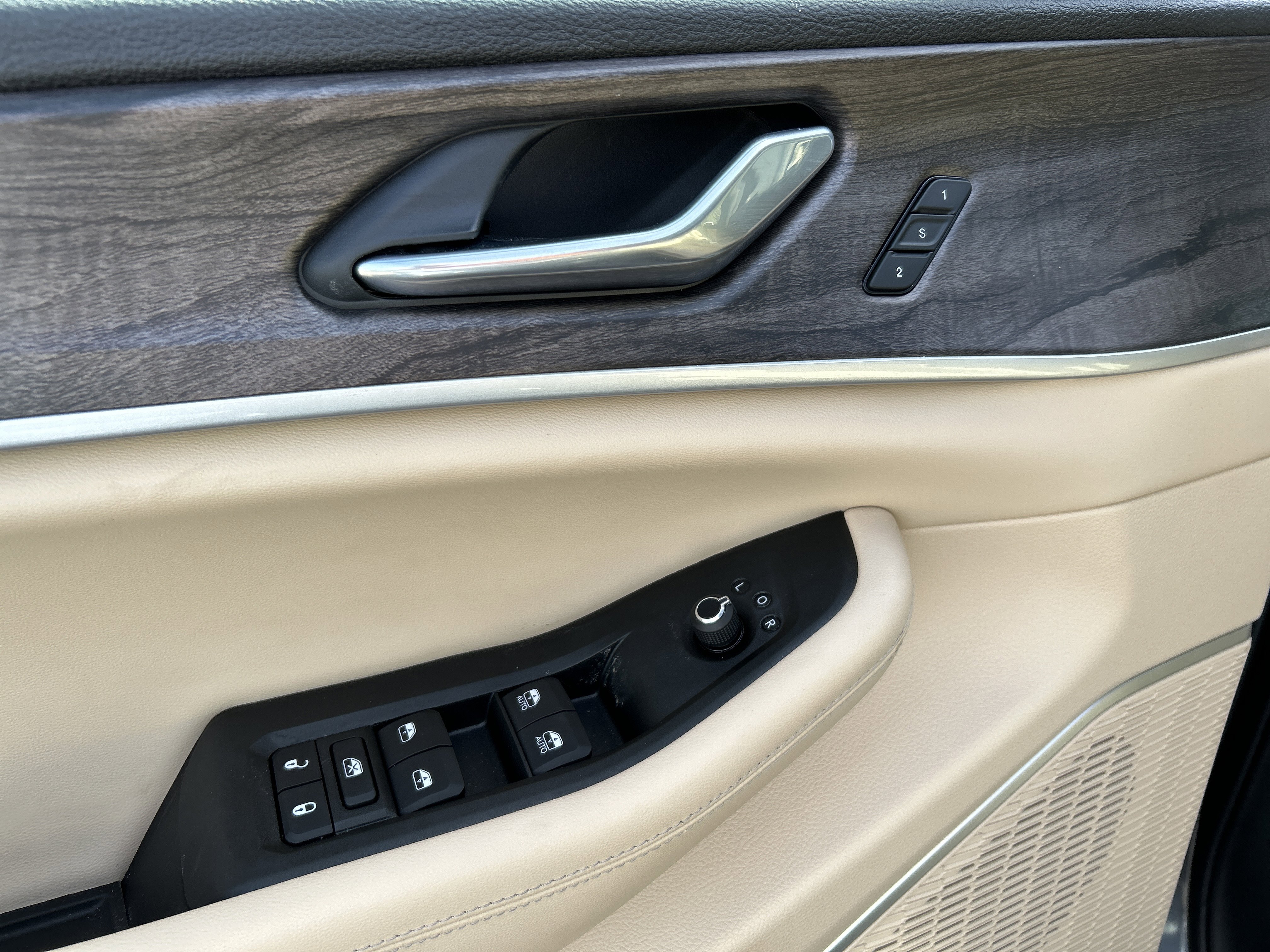 New 2025 Jeep Grand Cherokee Limited w/ Black Appearance Package image 13