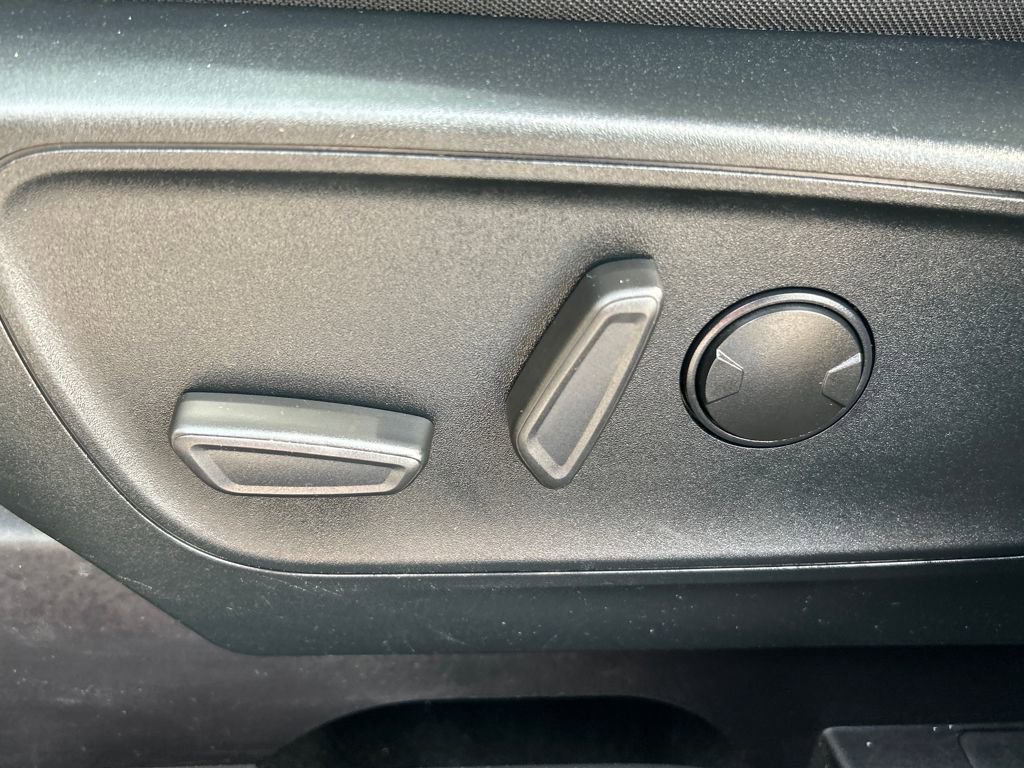 Used 2020 Ford Escape SE image 17