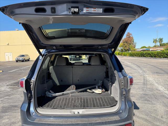 Used 2016 Toyota Highlander XLE image 18