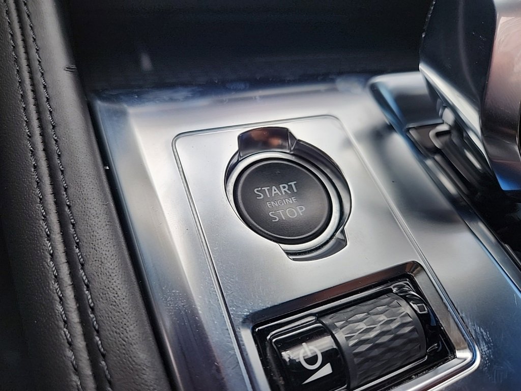 Used 2021 Jaguar F-PACE SVR image 34