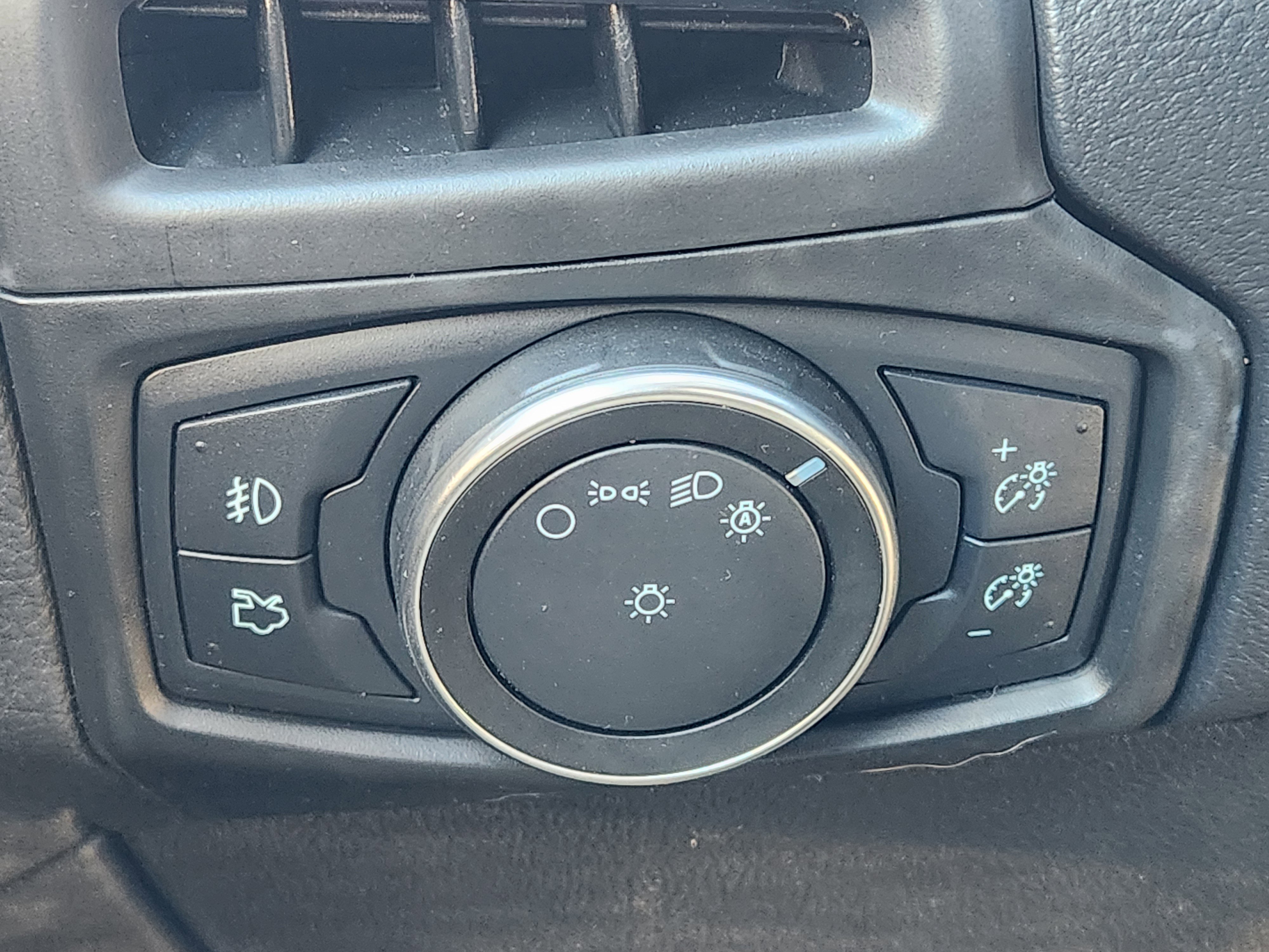 Used 2017 Ford Focus Titanium image 22