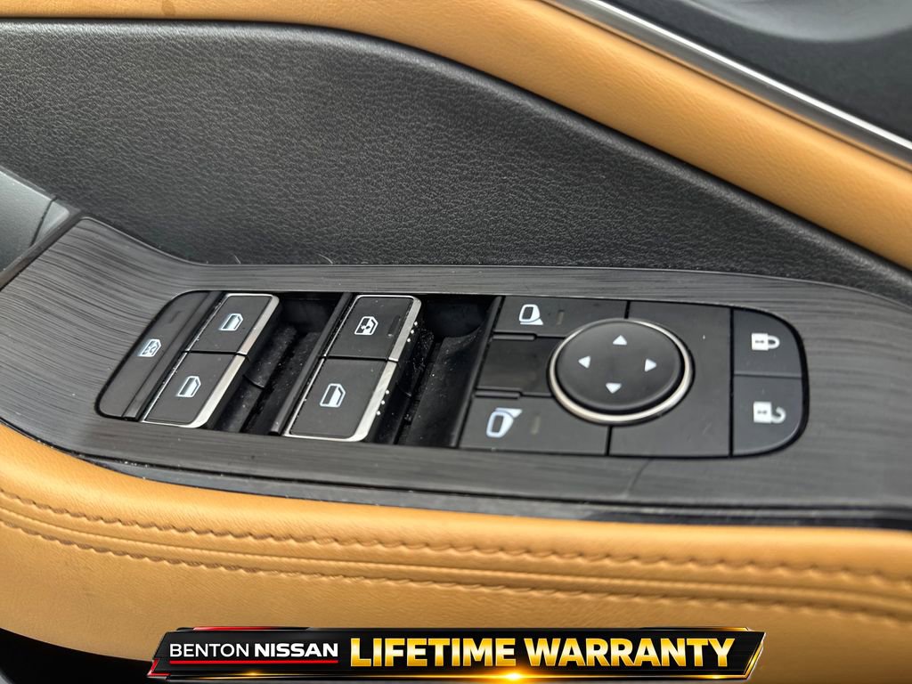 Used 2023 Nissan Rogue Platinum FWD image 12