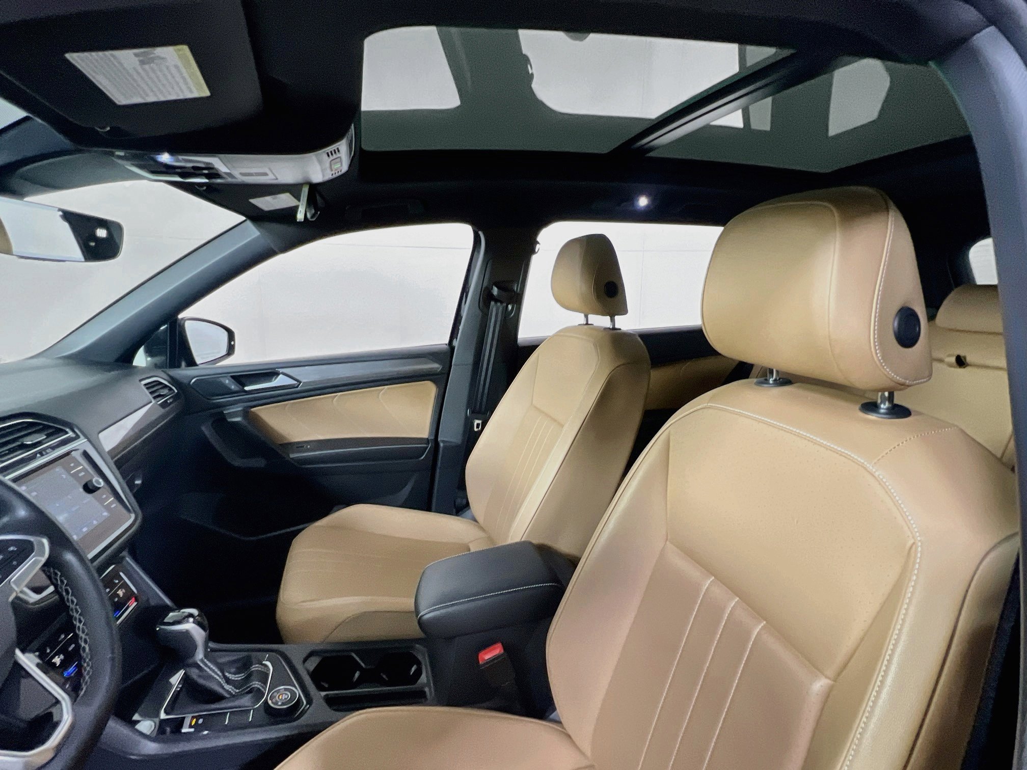 Used 2022 Volkswagen Tiguan SE AWD/4WD image 21