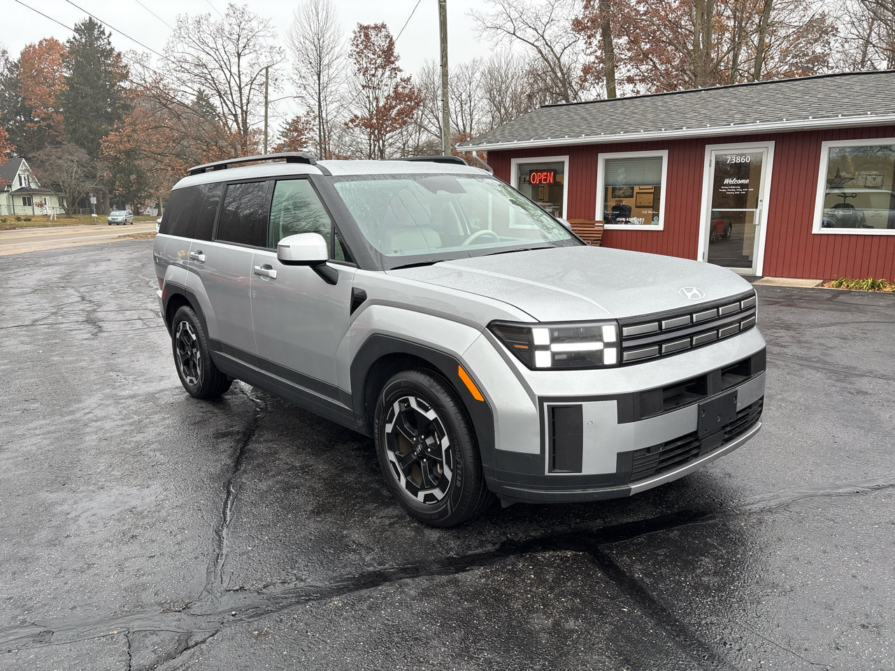 Used 2025 Hyundai Santa Fe SEL image 2