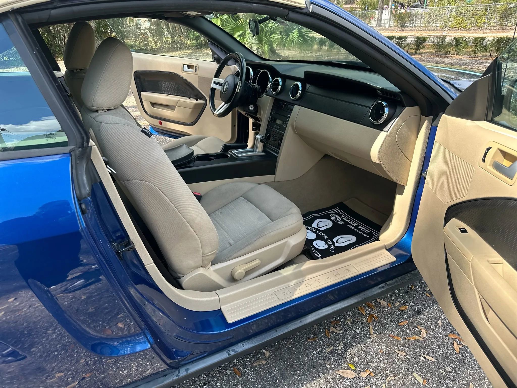 Used 2009 Ford Mustang Deluxe Convertible image 4