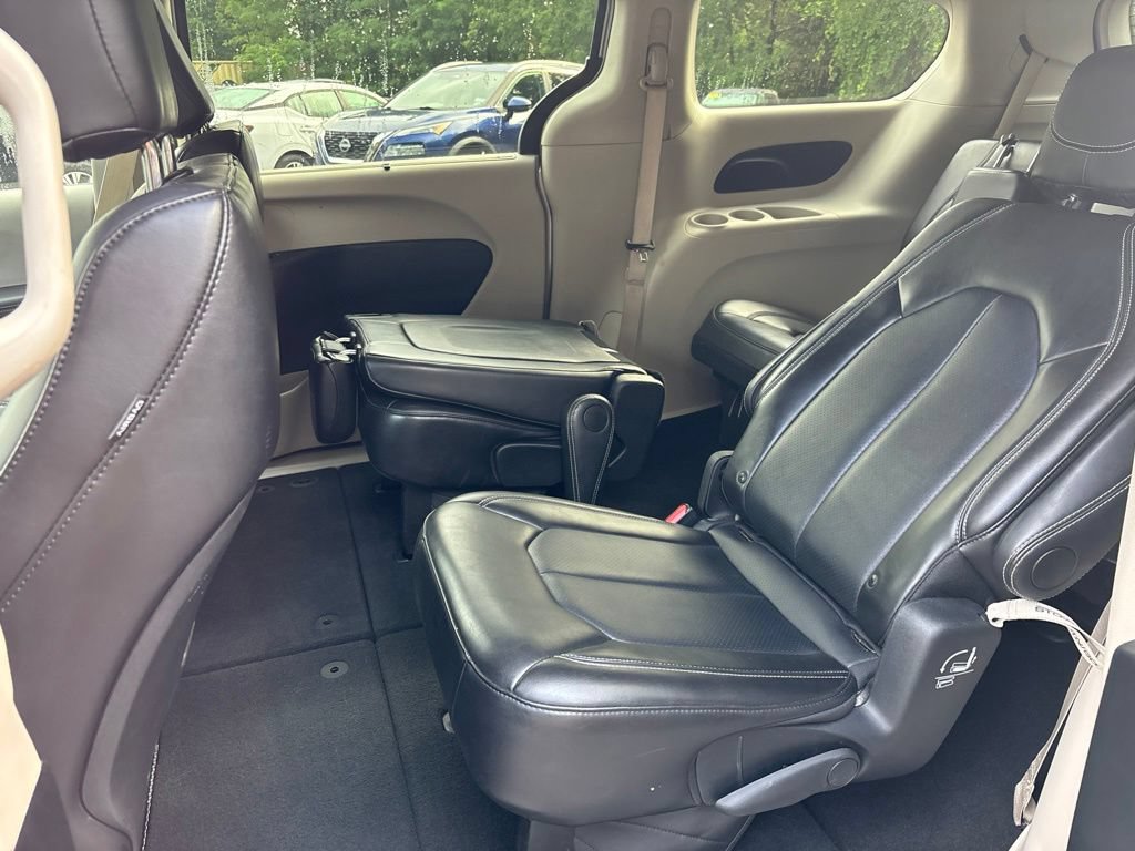 Used 2024 Chrysler Pacifica Touring-L FWD image 14