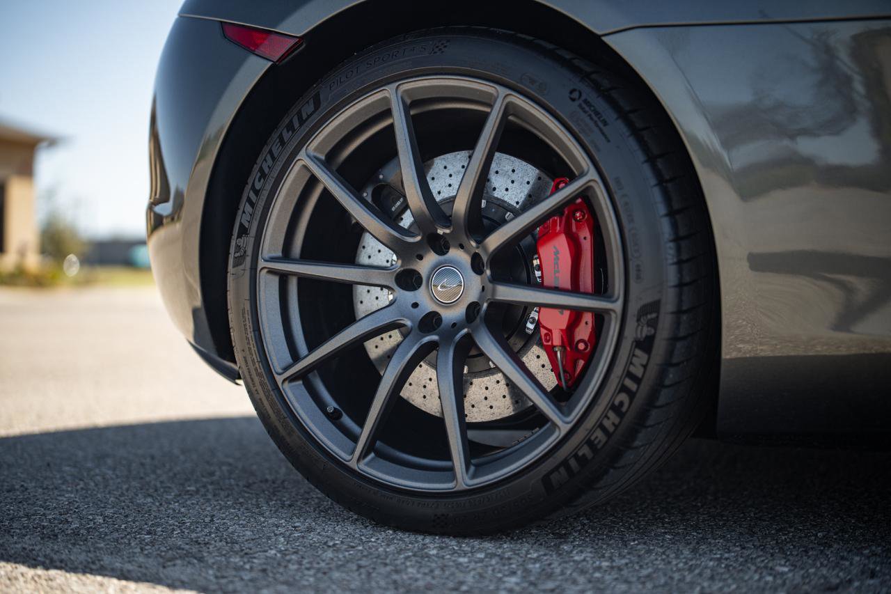 Used 2016 McLaren 650S Spider image 26