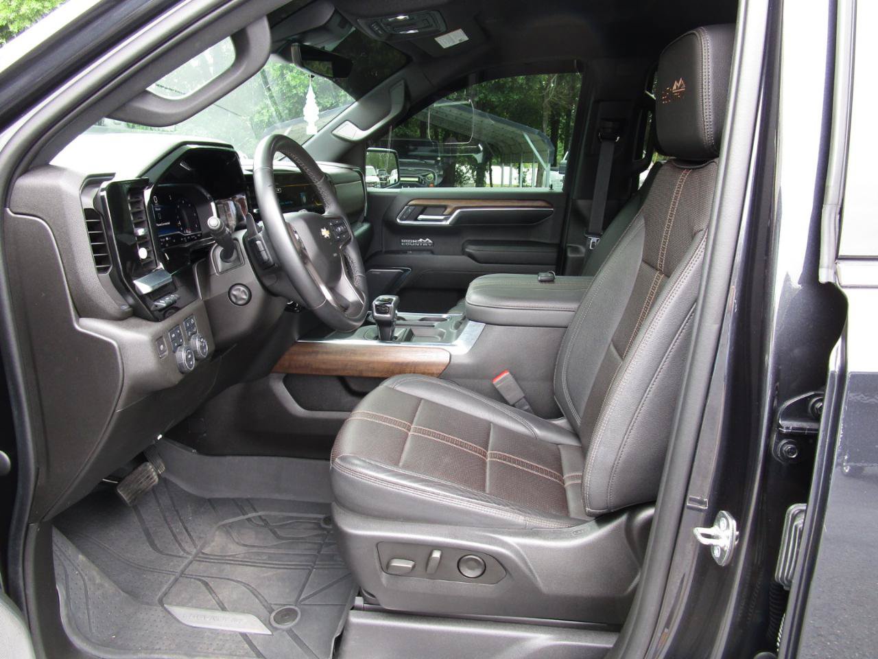 Used 2023 Chevrolet Silverado 1500 High Country w/ Technology Package AWD/4WD image 20