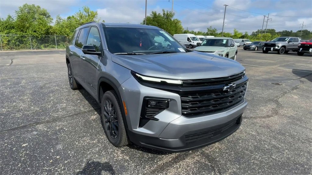 New 2026 Chevrolet Traverse LT w/ Midnight/Sport Edition image 4