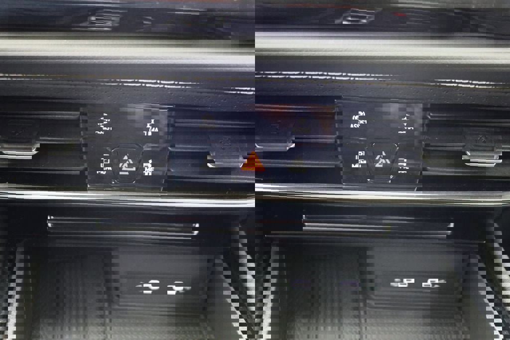 Used 2025 Volkswagen Atlas SE image 25