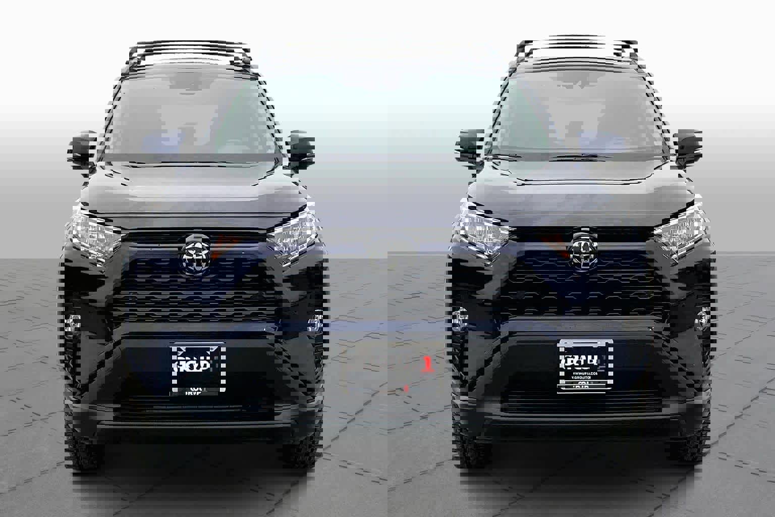 Used 2021 Toyota RAV4 XLE Premium image 3