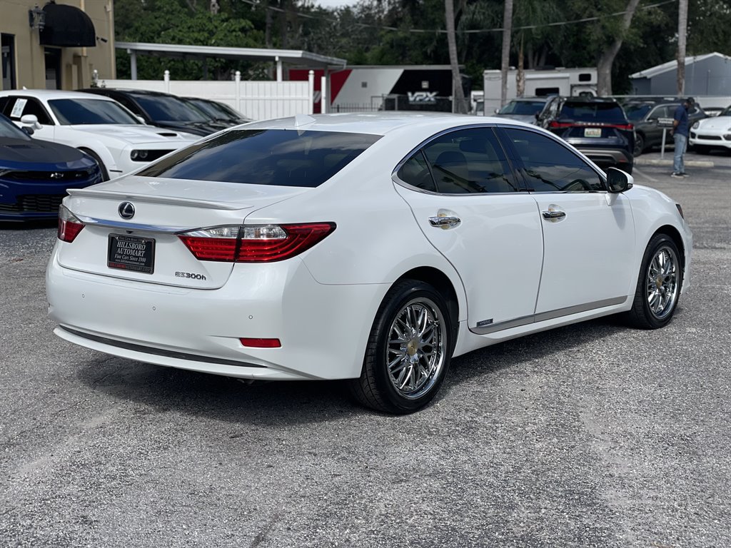 Used 2015 Lexus ES 300h w/ Navigation System Package FWD image 21