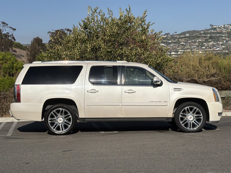 Used 2013 Cadillac Escalade ESV Premium AWD/4WD image 8