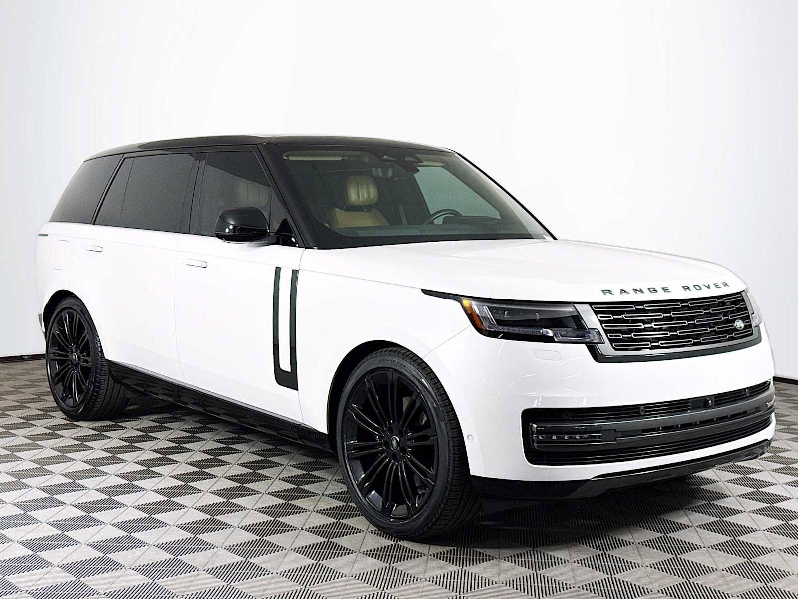 Used 2024 Land Rover Range Rover Long Wheelbase SE AWD/4WD image 3
