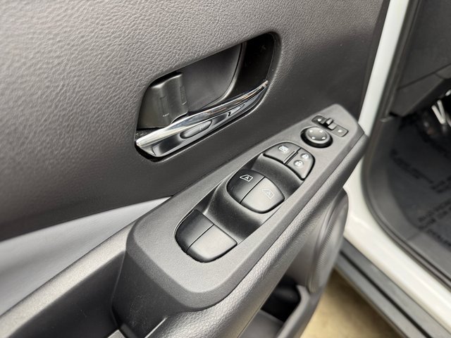 Used 2023 Nissan Kicks SR w/ SR Premium Package image 11