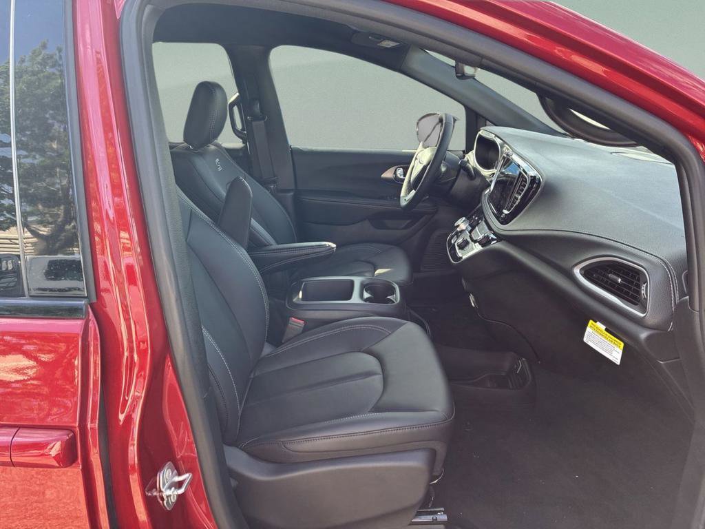 New 2026 Chrysler Pacifica Select FWD image 25