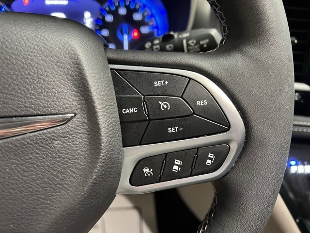 Used 2022 Chrysler Pacifica Touring-L image 36