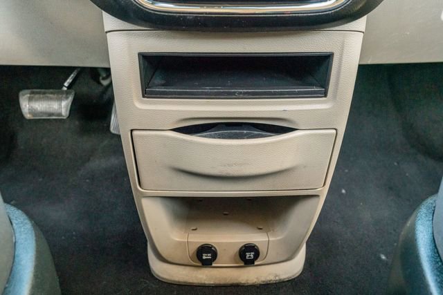 Used 2018 Dodge Grand Caravan SE w/ UConnect Hands-Free Group FWD image 30