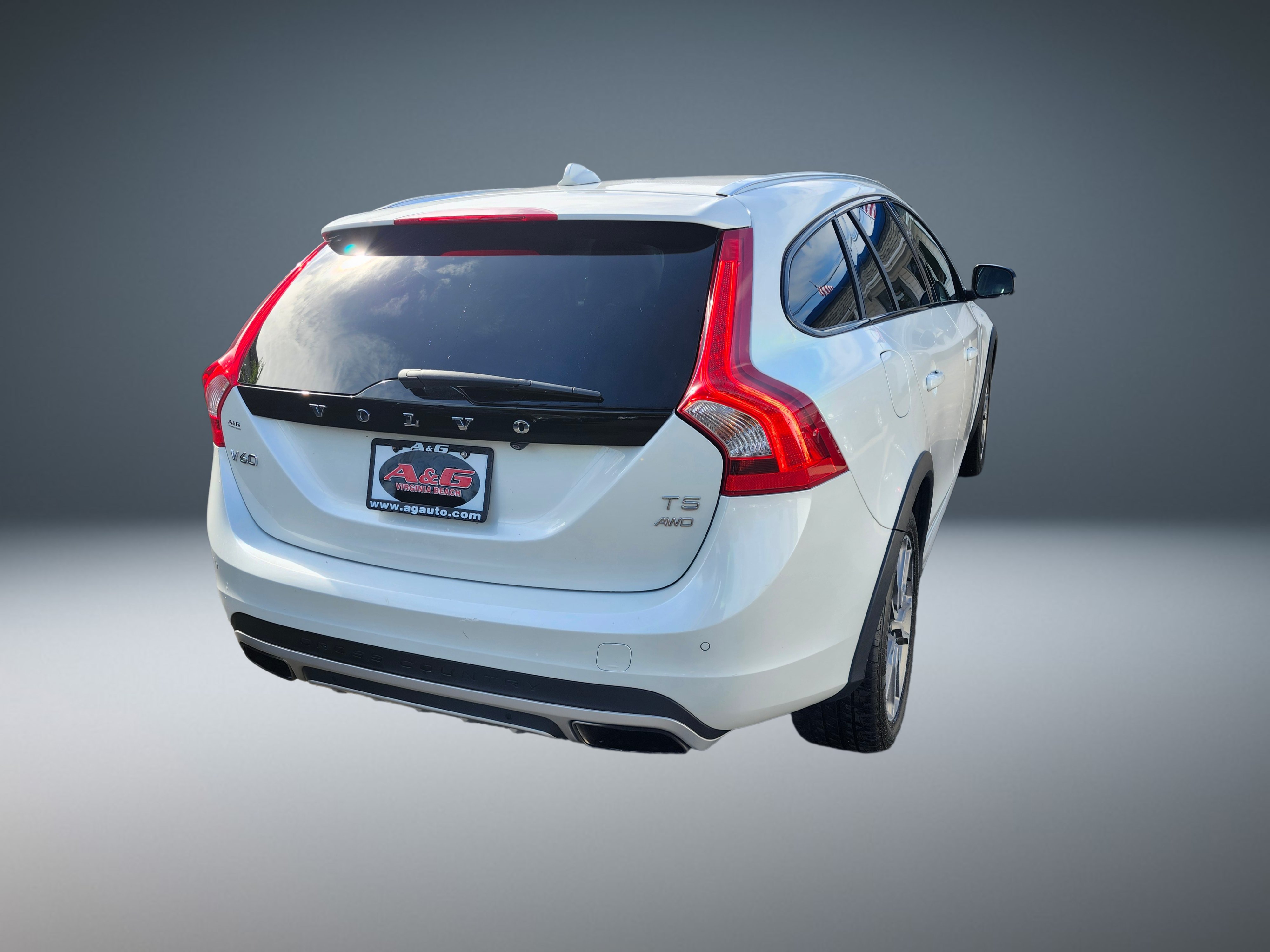 Used 2016 Volvo V60 T5 Cross Country w/ Climate Package AWD/4WD image 3