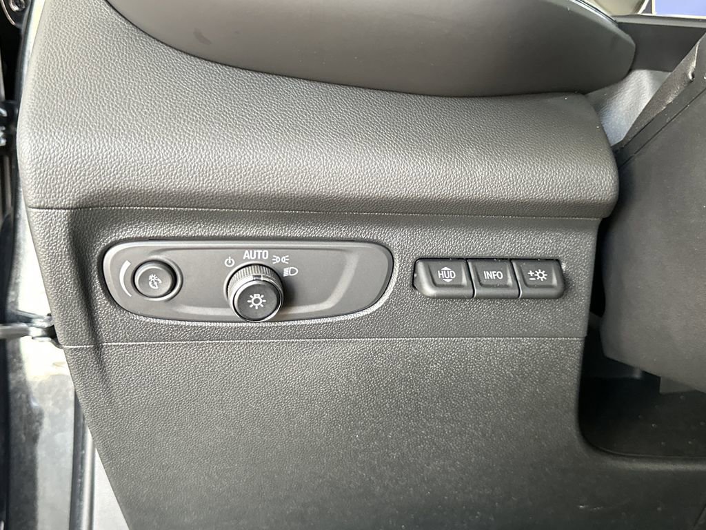 Used 2023 Buick Envision Avenir image 19