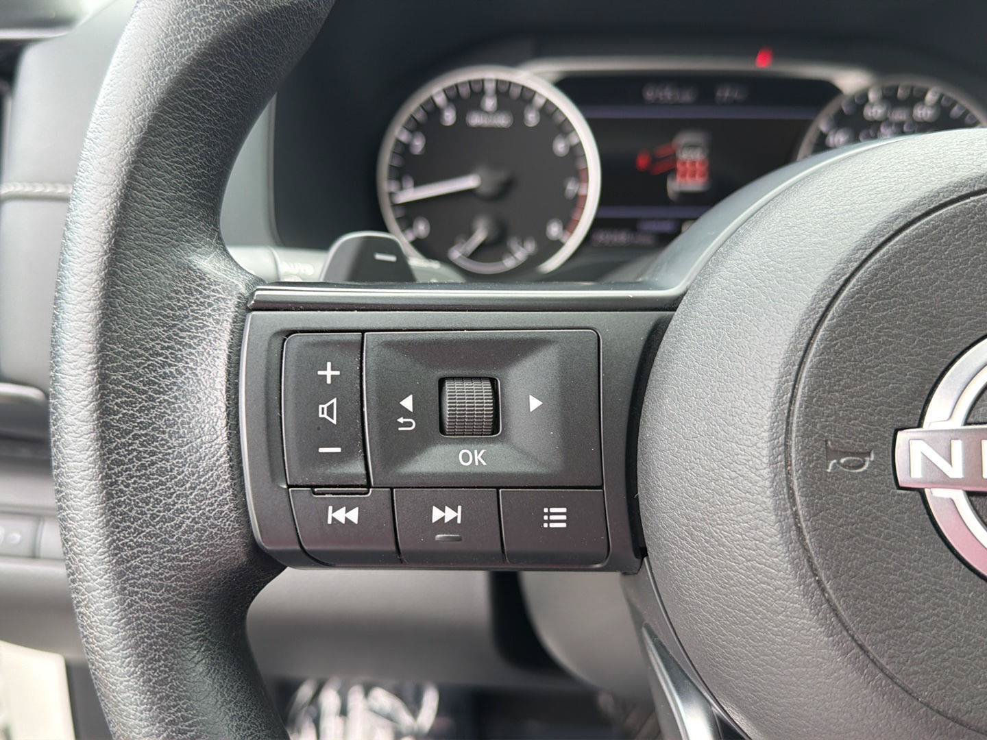 Used 2024 Nissan Pathfinder S FWD image 20
