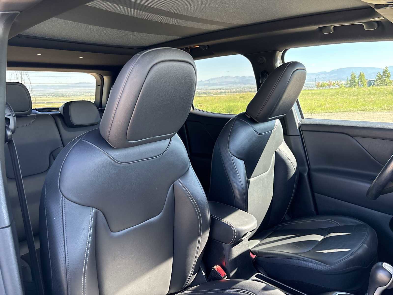 Used 2019 Jeep Renegade Limited w/ Quick Order Package 22P AWD/4WD image 17