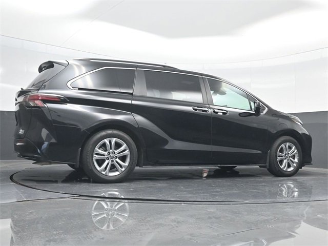 Used 2022 Toyota Sienna XSE image 53