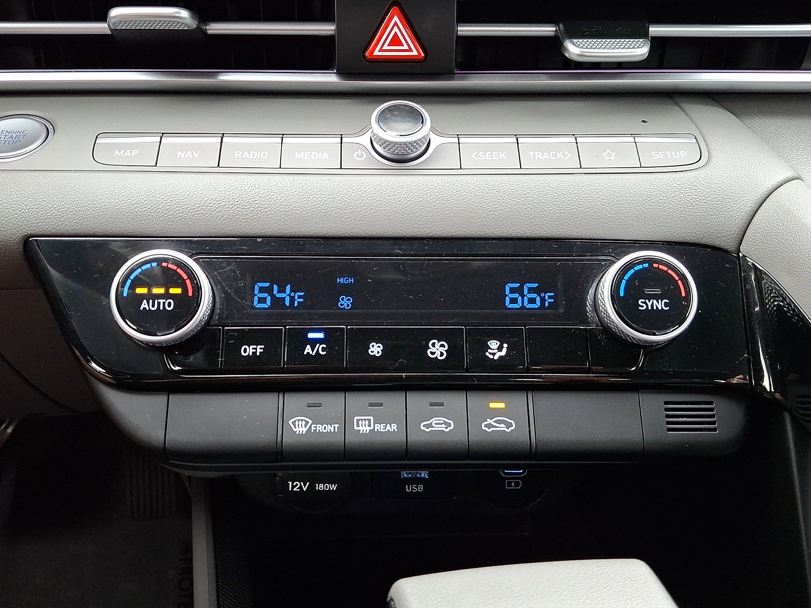 Used 2024 Hyundai Elantra Blue image 15