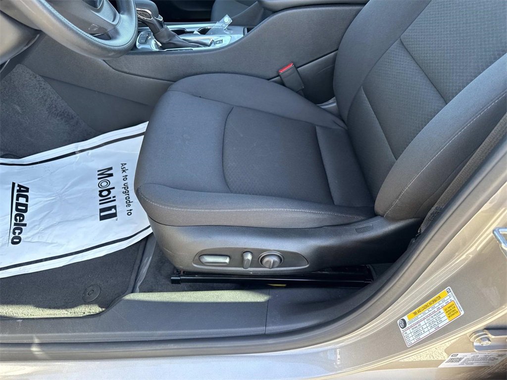 Used 2025 Chevrolet Malibu LT image 10