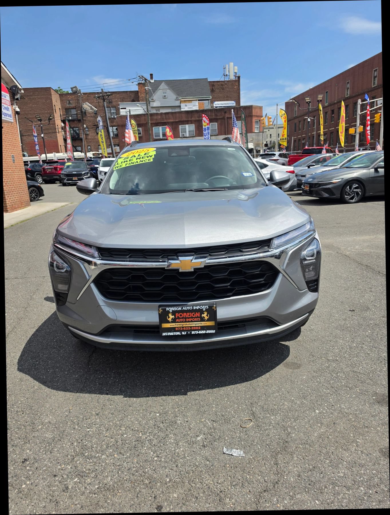 Used 2025 Chevrolet Trax LT FWD image 2