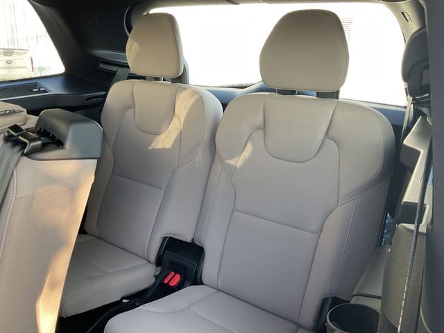 New 2026 Volvo XC90 B5 Plus w/ Protection Package Premier AWD/4WD image 19