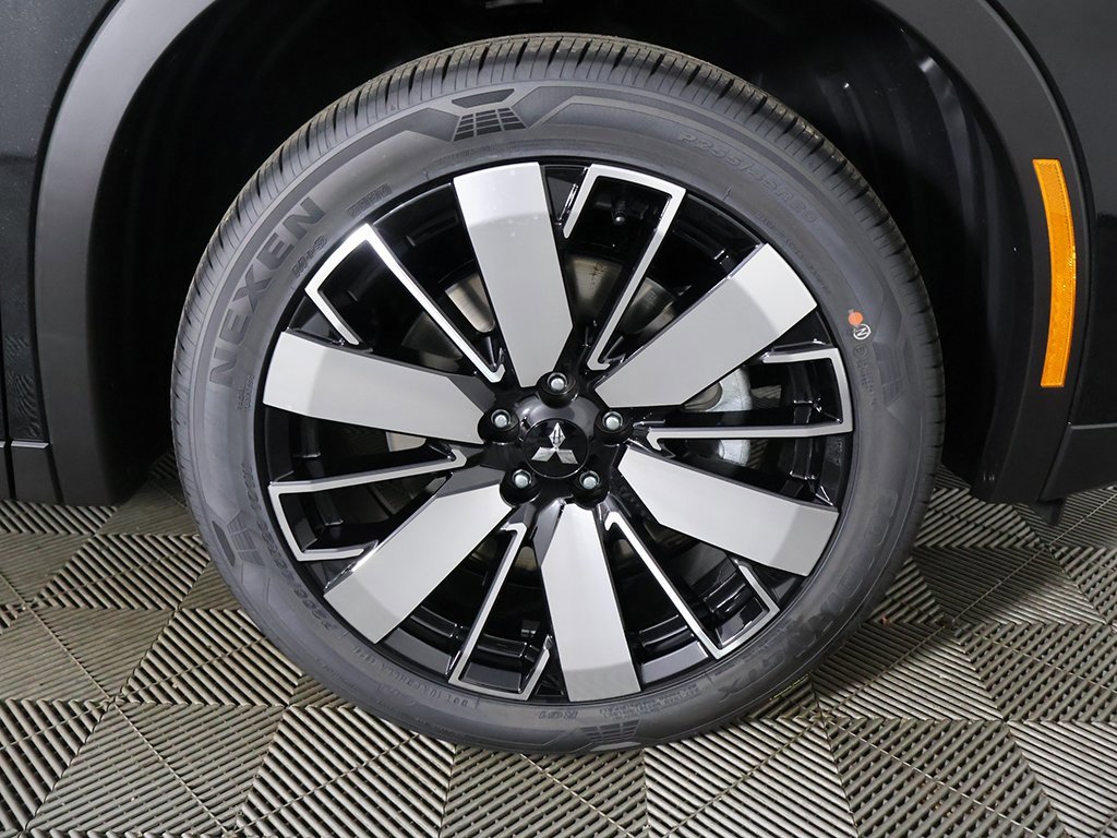 New 2025 Mitsubishi Outlander SE image 25